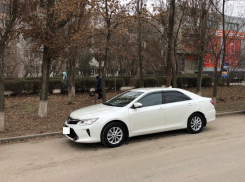 В «кармане» возле «ДНС» неизвестный ударил «Камри» и скрылся с места ДТП