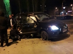 В Волгодонске на улице Гагарина перевернулся элитный «Лексус»