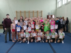 Волгодонские акробаты завоевали множество наград на соревнованиях в Азове