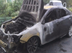 В Волгодонске на В-5 сожгли «Тойоту-Камри»