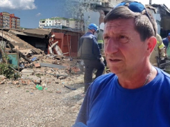 Есть надежда, что мужчина жив: спасатели вручную разбирают завал от взрыва в Волгодонске