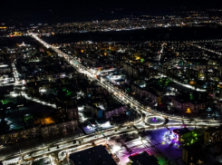 Красивые кадры ночного Волгодонска с высоты птичьего полета запечатлел местный житель