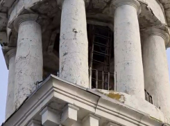 Страшный снаружи, но крепкий внутри: маяк-памятник в Волгодонске у судоходного канала может испугать туриста