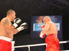 Волгодонец Дмитрий «Кувалда» Кудряшов одержал техническую победу над румыном Джулианом Илие