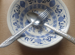 «Все стало жирное,  невкусное и дорогое»: мама ученика из школы №7 рассказала предысторию массового отравления детей 