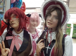 Фанаты аниме в костюмах и с пистолетом разгуливали по гипермаркету «Магнит»