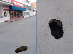 «Водоканал» Волгодонска обязал собственника магазина устранить провал дороги