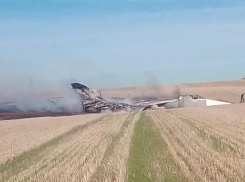 Жесткую посадку на поле совершил под Морозовском бомбардировщик Су-24
