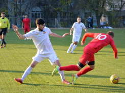  Волгодонские футболисты обыграли аксайцев со счетом 3:1 