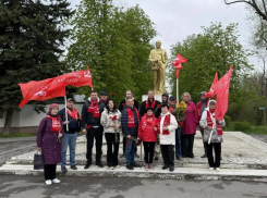 Ленину 156 лет: коммунисты Волгодонска возложили цветы к памятнику вождя мирового пролетариата