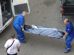 В Волгодонске мертвого мужчину нашли под забором возле частного дома