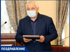 Директору старейшей школы в Волгодонске и знаменитому спортсмену Григорию Полякову исполнилось 65 лет