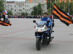 Байкеры и бойцы-рукопашники оказались в центре празднования Дня Победы в Волгодонске
