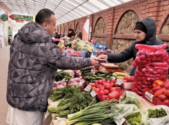 Ветврачи Волгодонска проверяют ранние овощи и зелень на нитраты перед продажей