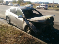 В Волгодонске ночью дотла сгорел «Шевроле Круз»