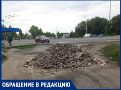 Гора стройбоя преградила въезд в садоводство «Машиностроитель» для скорых и пожарных машин