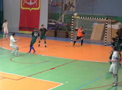 Шесть команд из Волгодонска борются за звание лучшей на чемпионате города по мини-футболу