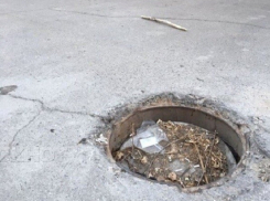 Стали известны ответственные за открытый люк на парковке возле бывшего кинотеатра «Восток»