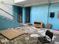 Территория превратилась в гадюшник: появились фотографии погрома в бывшем офисе ДСиГХ на В-8 