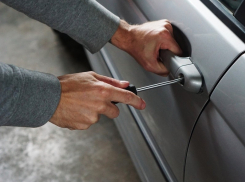 34-летний волгодонец соединил провода зажигания на чужом авто и уехал кататься по городу