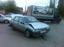 В Волгодонске два ВАЗа не поделили перекресток возле «Камина»
