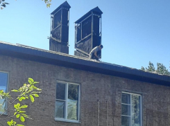 Под крышей дома своего: погорельцам по переулку Донской, 19 начали восстанавливать кровлю 