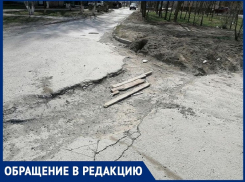 «Здесь весело»: жители В-7 о яме на дороге после ремонта коммуникаций