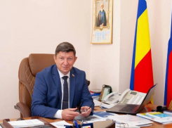 «Каждый день вы совершаете маленькие и большие подвиги»: Сергей Ладанов поздравил медиков Волгодонска
