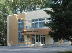 В Центральной библиотеке открылась выставка творческих работ учащихся Детских художественных школ и Детских школ искусств