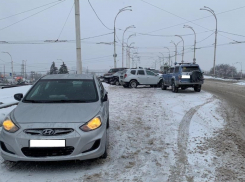 Занос стал причиной массового ДТП в Волгодонске на путепроводе