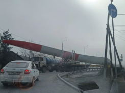 Караван с 30-метровыми лопастями «Росатома» для Дагестана проследовал через Волгодонск 