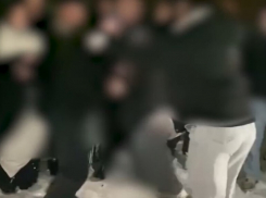 «Таскали за волосы прямо на снегу»: драка школьниц в Волгодонске Ростовской области попала на видео