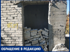 «Рядом со школой №23 есть опасная для детей заброшка»: волгодонец призвал власти заделать входы в аварийное здание