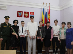 В Цимлянском районе семьям погибших бойцов в СВО вручили награды