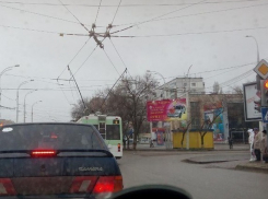 В Волгодонске троллейбус попытался «раздвоиться»