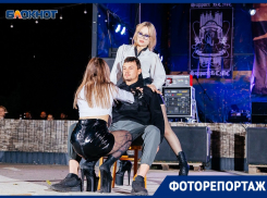 Летающие презервативы, стриптизерши и рычание движков: как прошло открытие Донского байк-фестиваля в Цимлянске