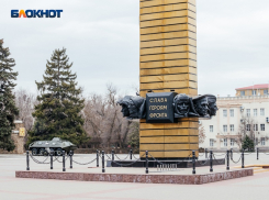 Едва не упал от ветра и три раза поменял внешний вид: чем примечателен обелиск Победы в Волгодонске