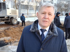 Очередное коммунальное ЧП: новый провал канализации произошел на коллекторе М-37 в Волгодонске