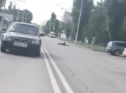Мужчина лег отдохнуть на оживленном перекрестке в Волгодонске