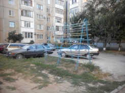 За месяц в Волгодонске оштрафовали 22 нарушителя автостоянок и одного собачника
