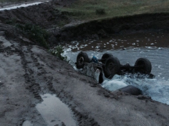 В Цимлянском районе водитель УАЗа утонул в реке, будучи зажатым в салоне своего автомобиля