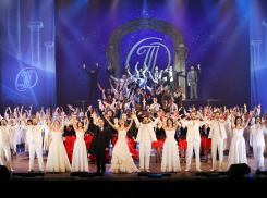 Актеры Волгодонского молодежного драмтеатра удивили своим представлением областных театральных деятелей