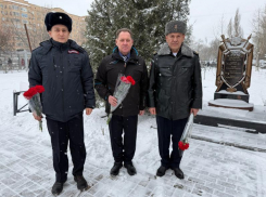 Волгодонские полицейские почтили память погибших коллег в преддверии Дня защитника Отечества