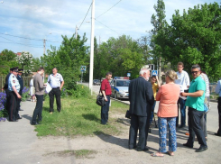 В Волгодонске на улице Пионерской начался монтаж автобусной остановки