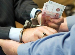 Волгодончанка попала под следствие за попытку дать взятку старшему судебному приставу