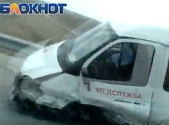 Машина медслужбы попала в лобовое ДТП под Волгодонском 