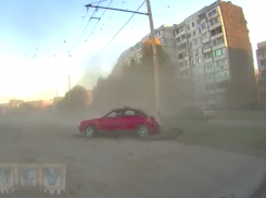 Водитель «Ауди» был пьяным: момент столкновения со столбом попал на видео