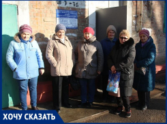 После превращения двора в помойку волгодонцам повысили плату за коммунальные услуги