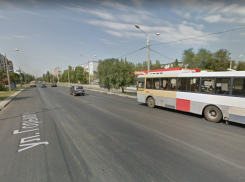 В Волгодонске автобус №22 на остановке совершил наезд на пожилую женщину