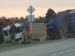 Момент столкновения мусоровоза с зерновозом под Волгодонском попал на видео